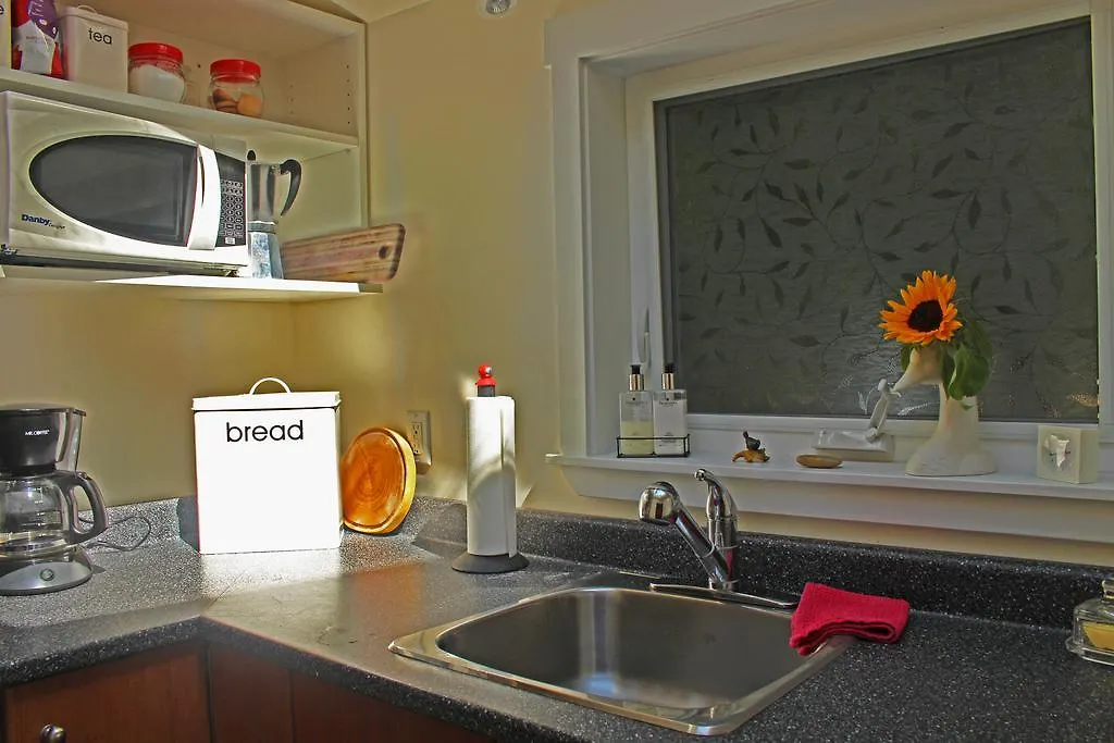 Guest house Thistle Dew Cottage Ganges Canada